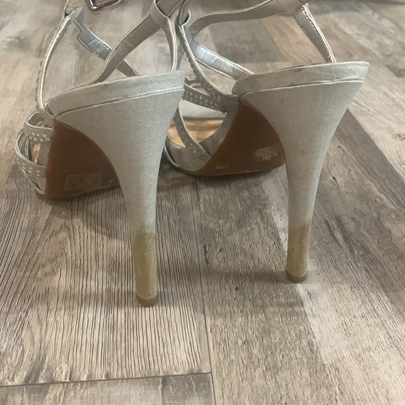 Gianni Bini Silver Heels PROM PERFECT - Picture 3 of 6